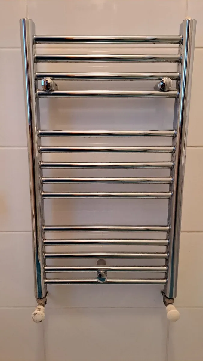 15 Radiators and a towel rail - Image 4
