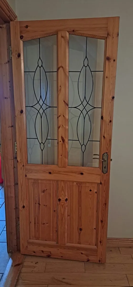 2 internal pine doors - Image 1
