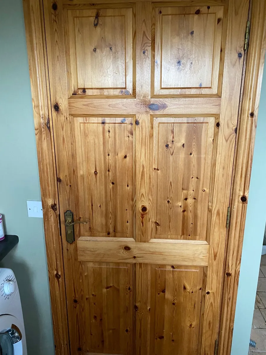 2 internal pine doors - Image 2