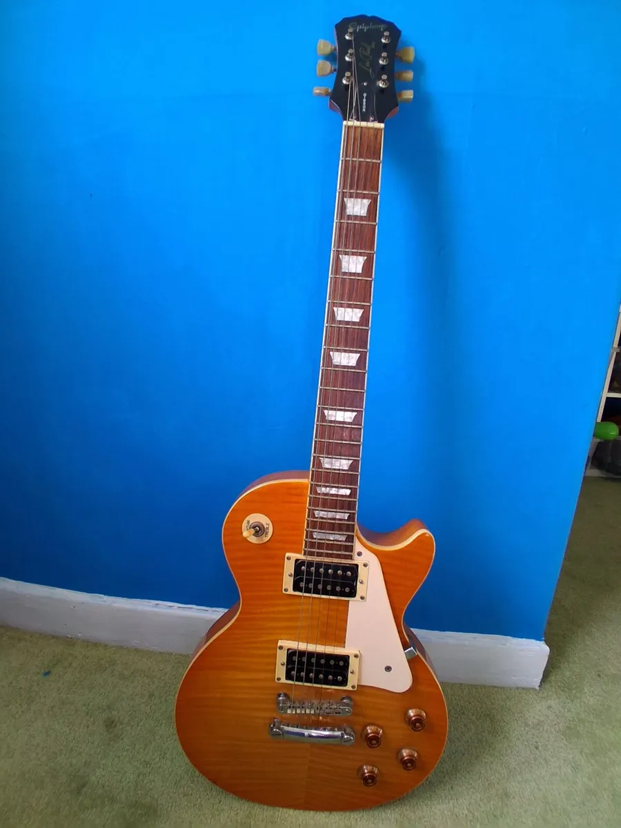 Electric guitar - Image 1
