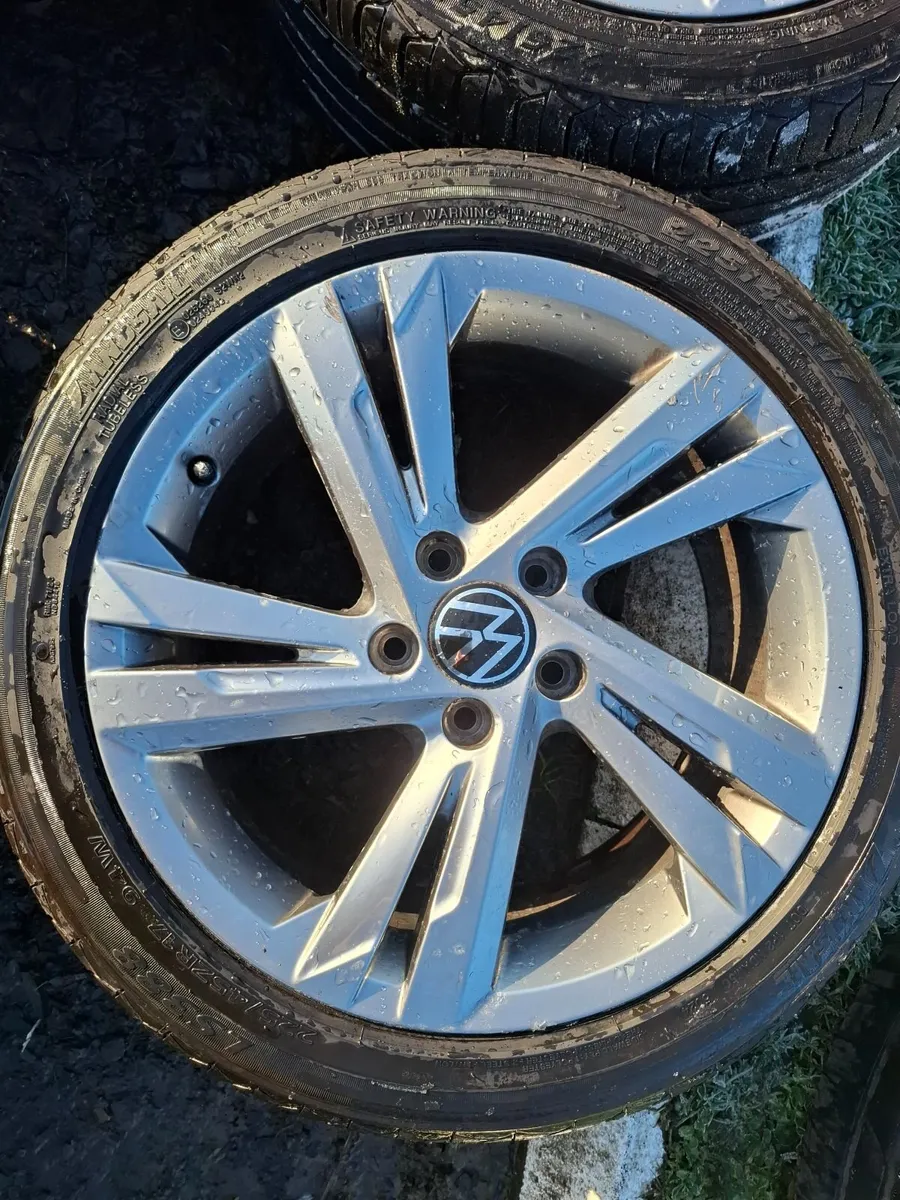 17" Genuine Vw Valencia Alloys with tyres - Image 4