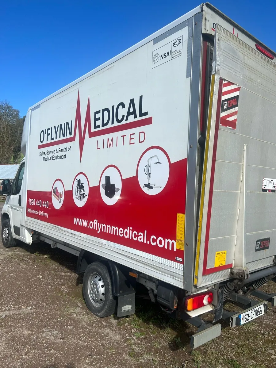 Peugeot Boxer Luton box van - Image 3