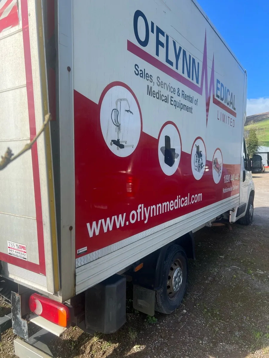 Peugeot Boxer Luton box van - Image 4