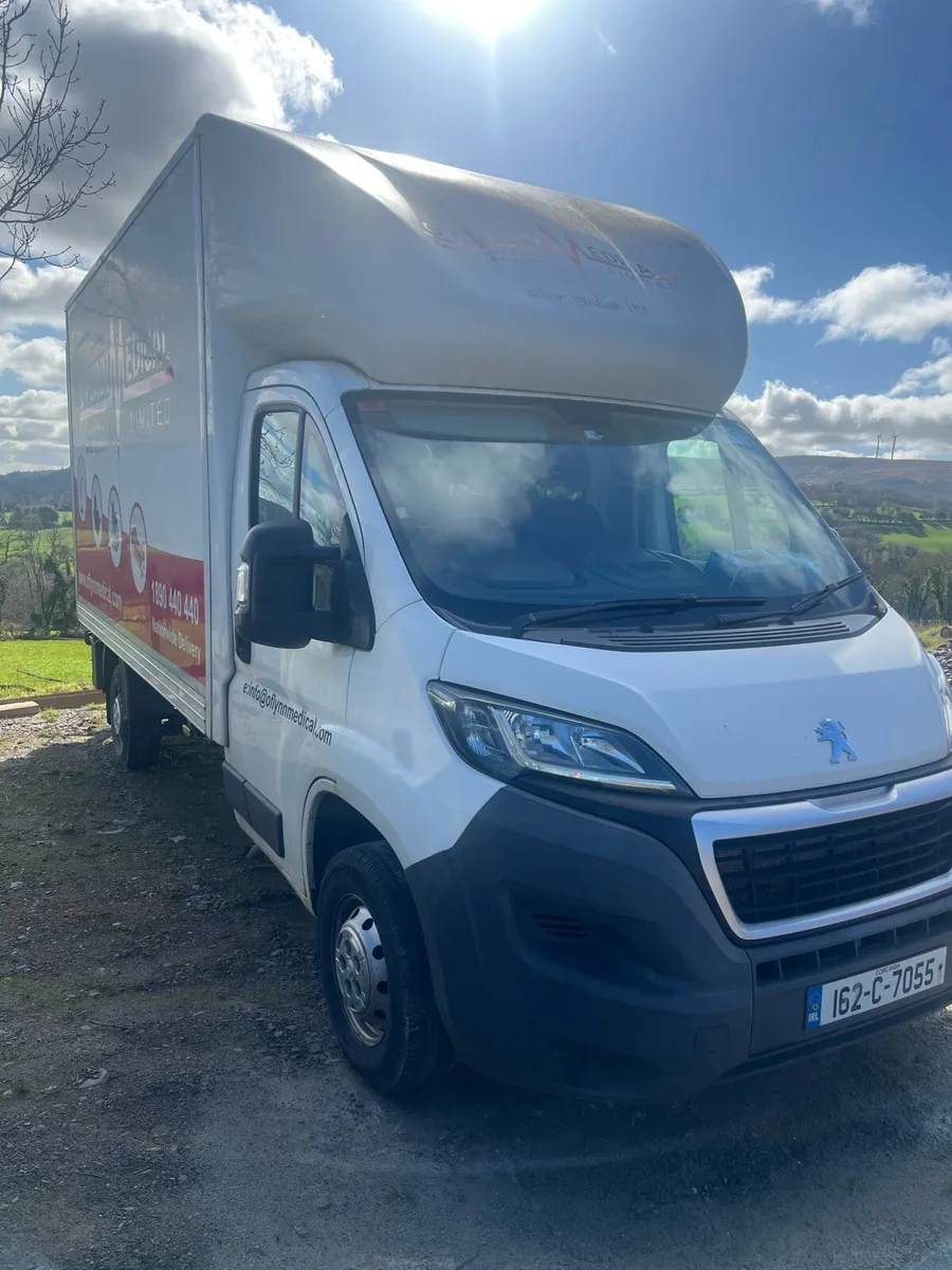 Peugeot Boxer Luton box van - Image 2