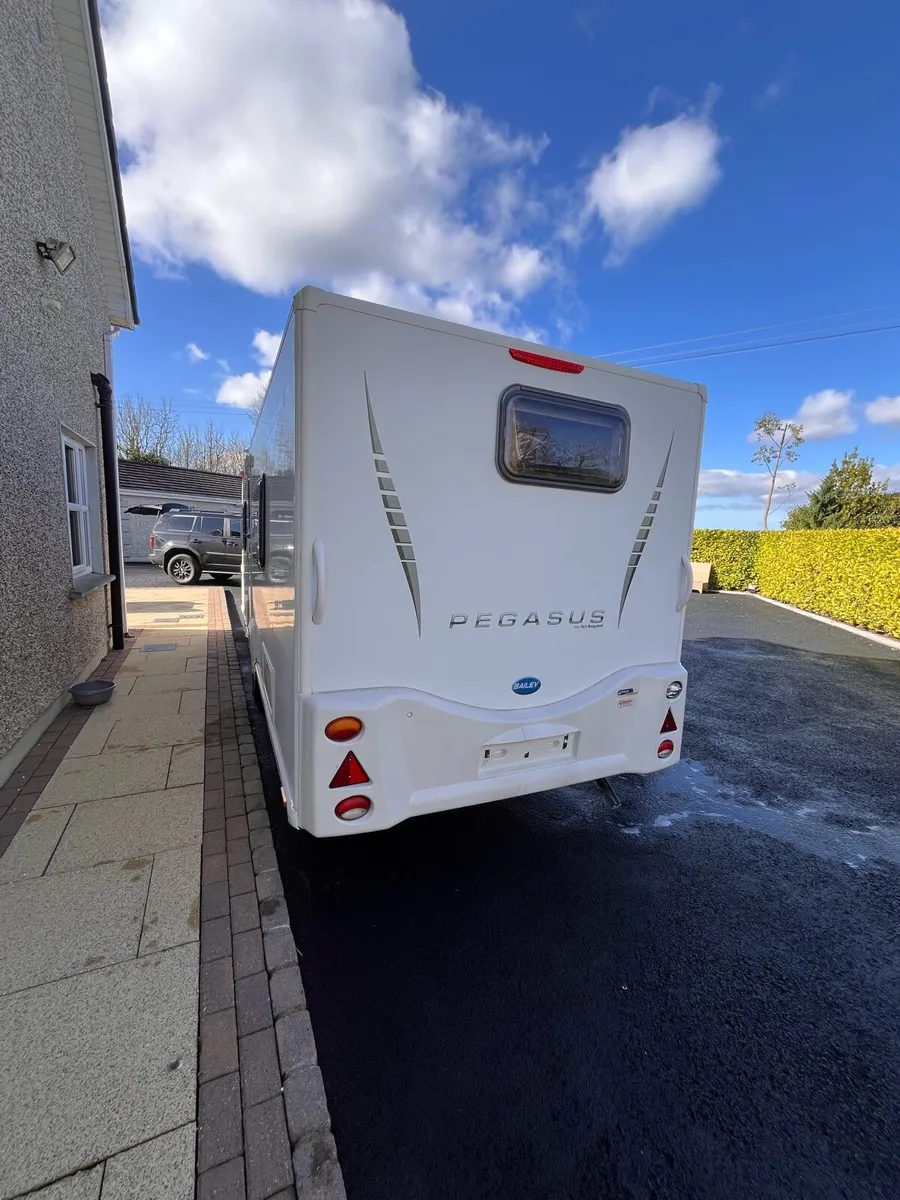 Bailey Pegasus gt65 fixed bed end washroom 4 berth - Image 4