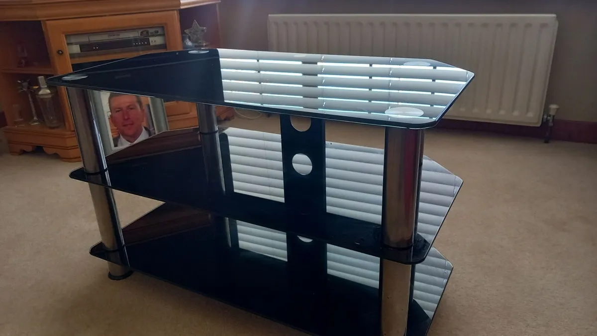 Television table - Image 4