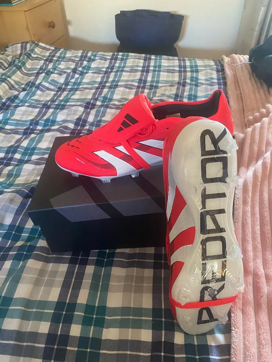 Football boots - Image 1