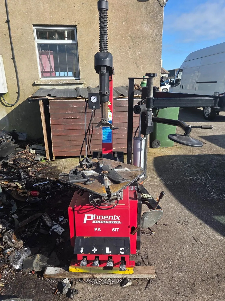 Tyre Changer with assist Arms for run flats - Image 1