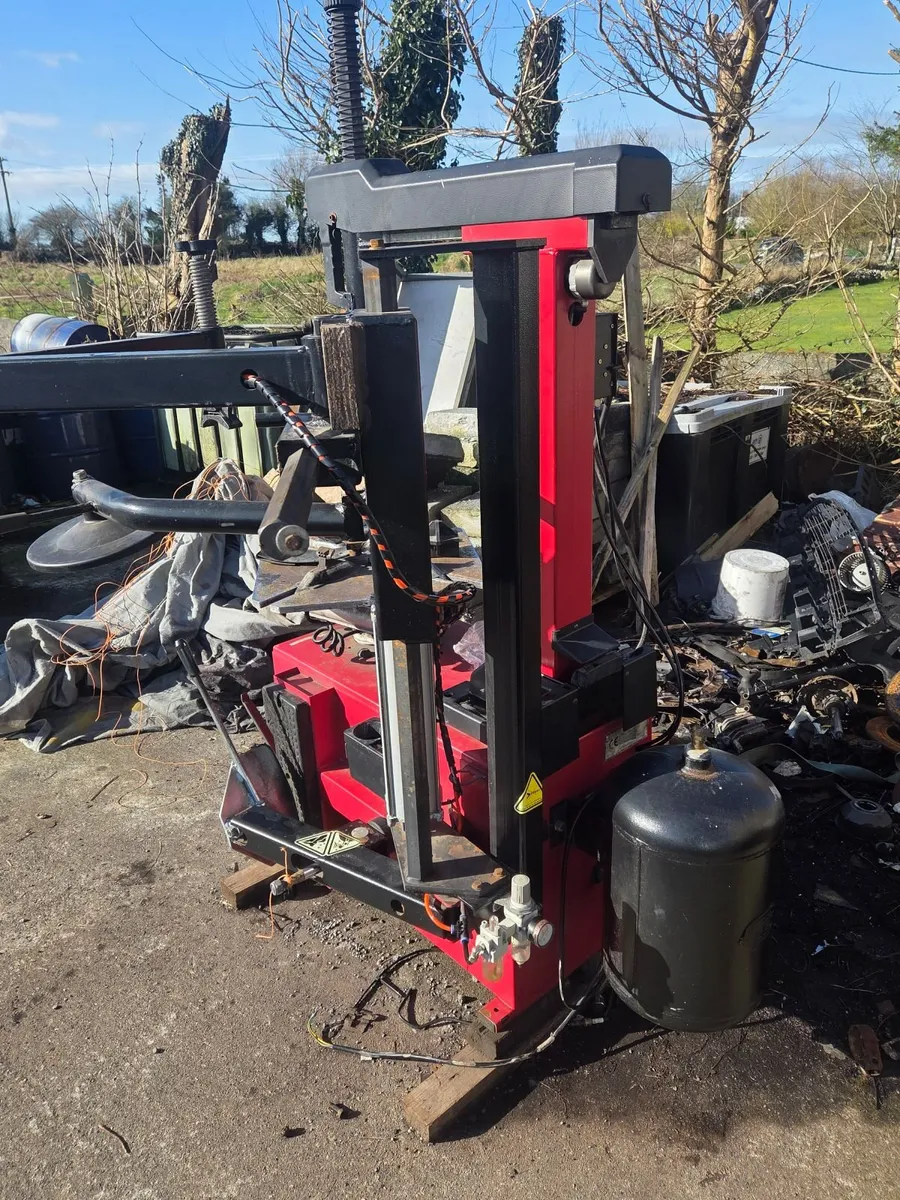 Tyre Changer with assist Arms for run flats - Image 3