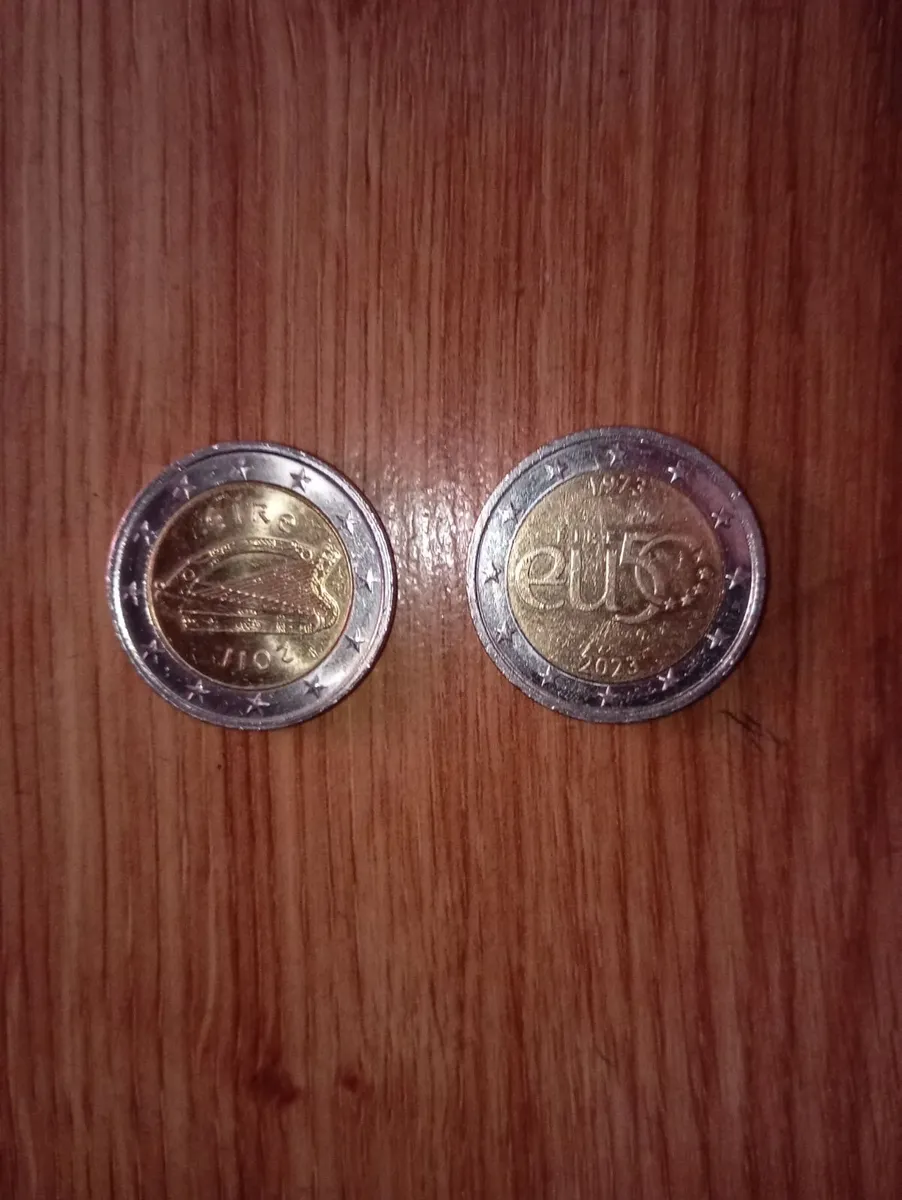 2 Euro Coin with 1973 printed on back - Image 2