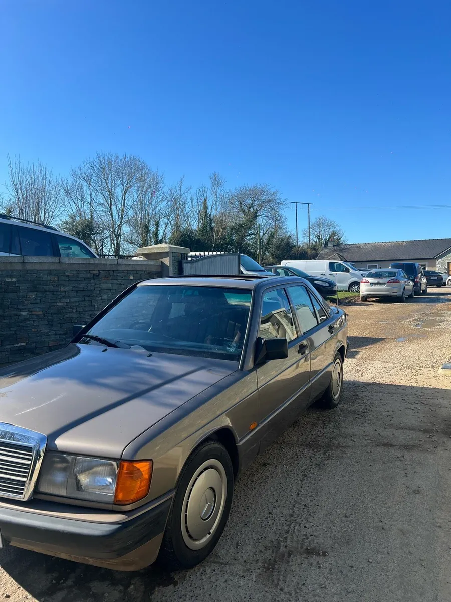 Mercede 190e - Image 2