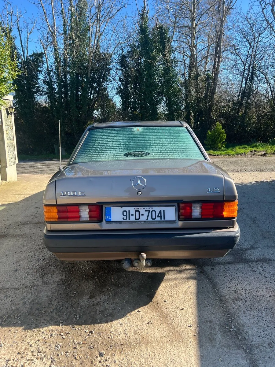 Mercede 190e - Image 3