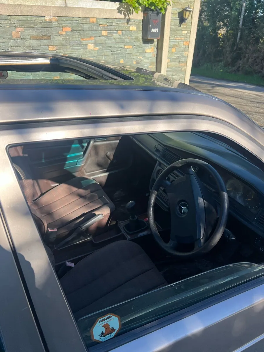 Mercede 190e - Image 4