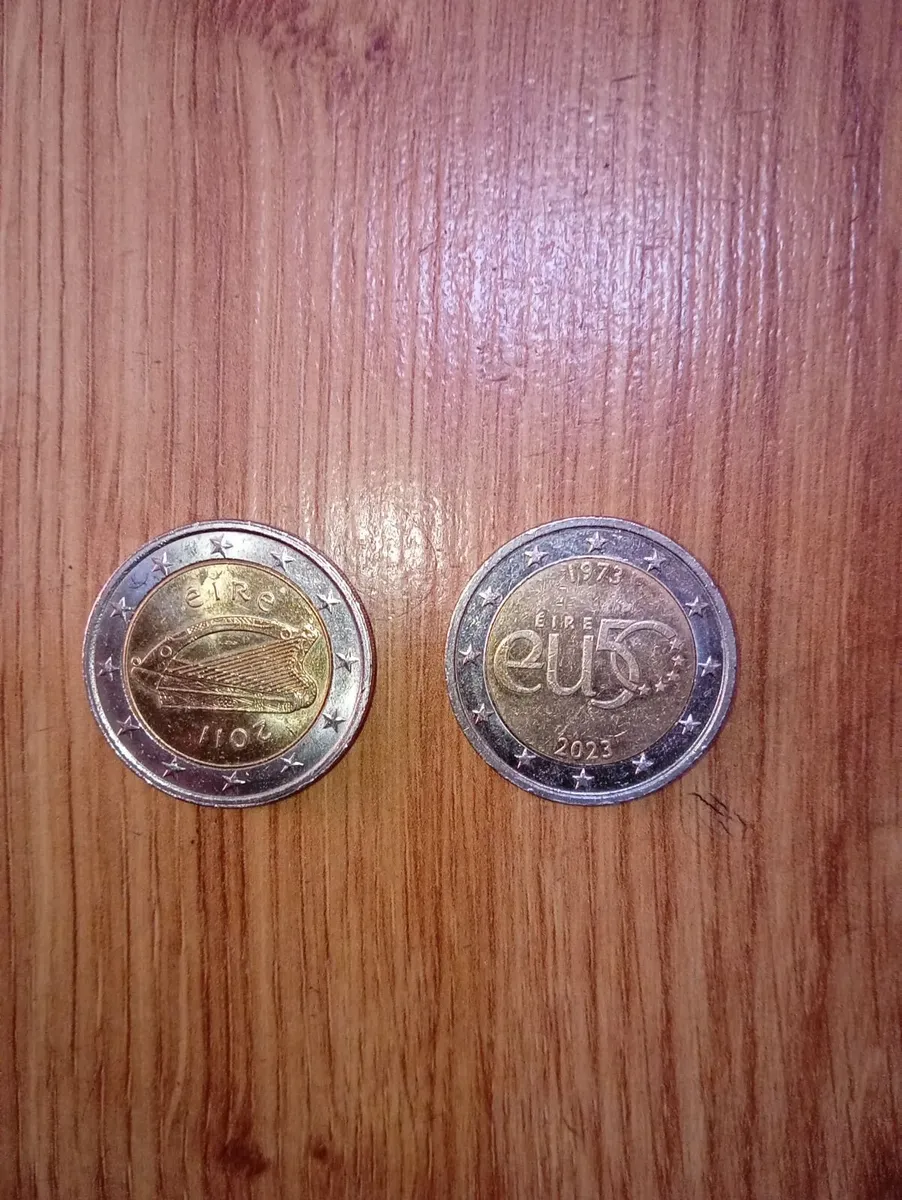 2 Euro Coin with 1973 printed on back - Image 3
