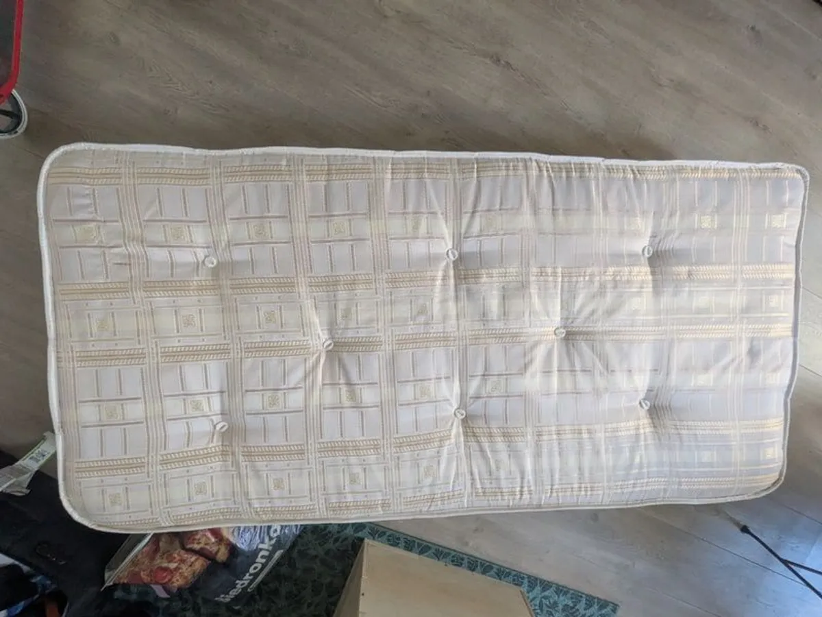 Free 2x Mattresses - Image 2