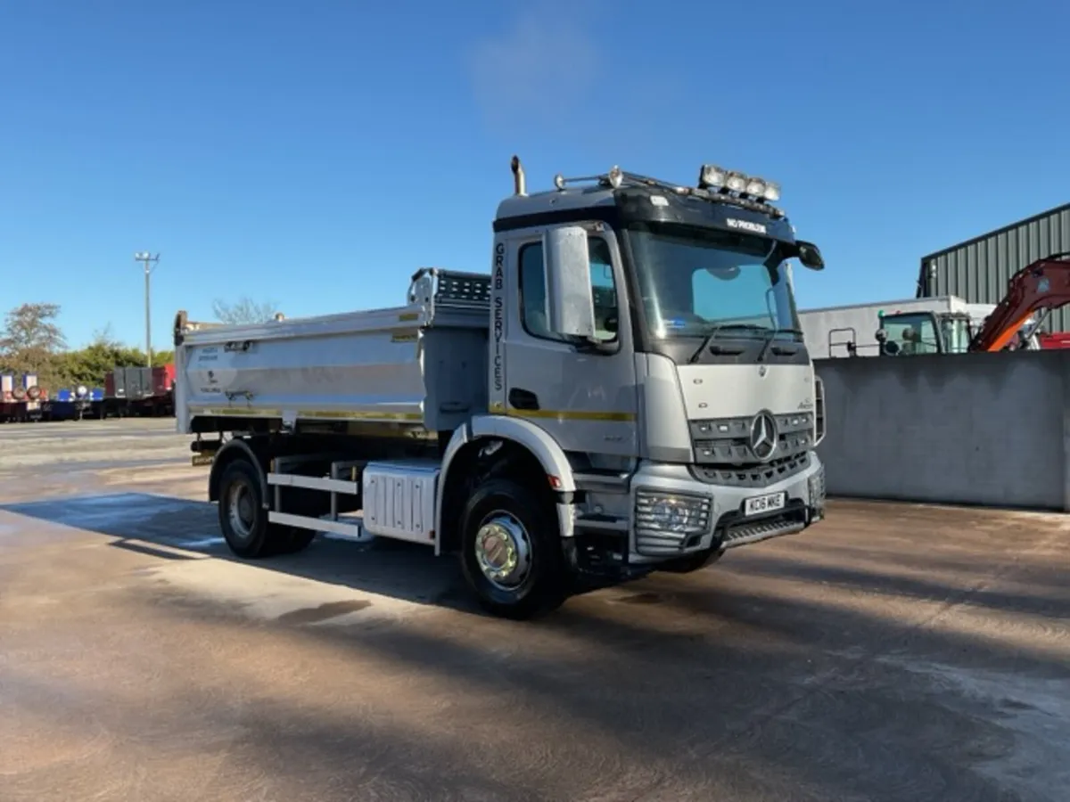 2016 Mercedes Arocs 1827 4x2 18T Tipper - Image 1