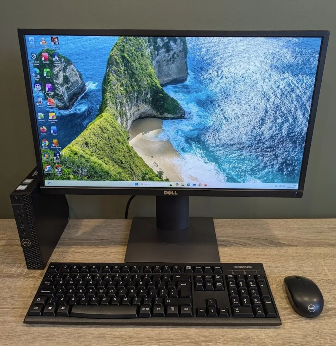 Micro PC Win 11 i5 CPU 16GB RAM Office'24 24" LCD - Image 1