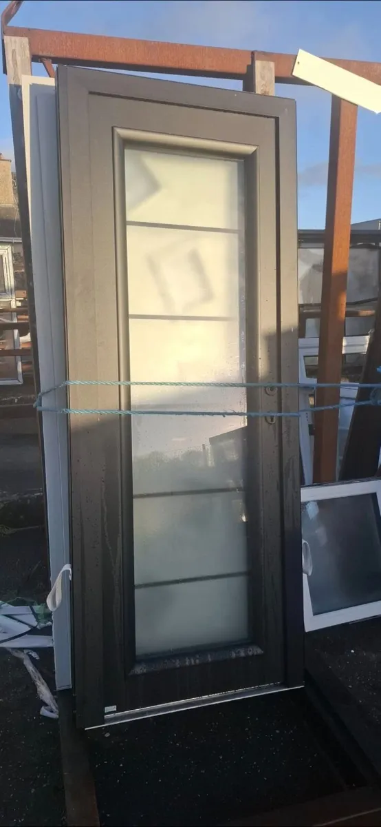 Narrow comp door 712 X 2013 - Image 1