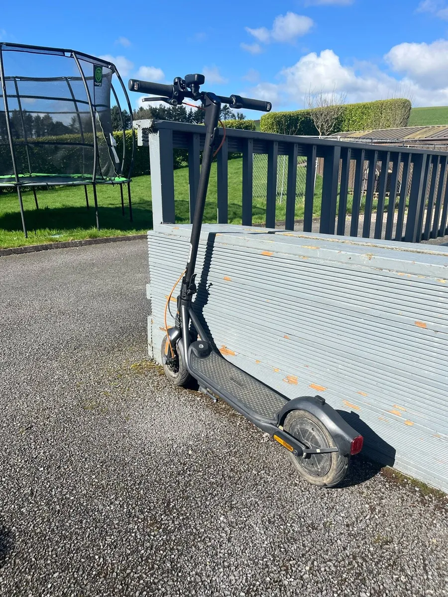 Segway Ninebot E-scooter F2 pro - Image 1