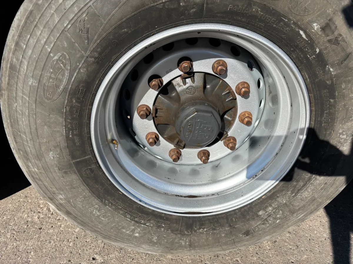 2013 Montracon 13.6 Flat Twist locks Posts Drum - Image 4