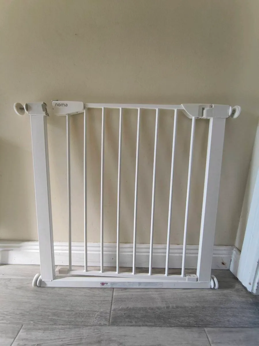 Noma pressure fit stair gate - Image 1