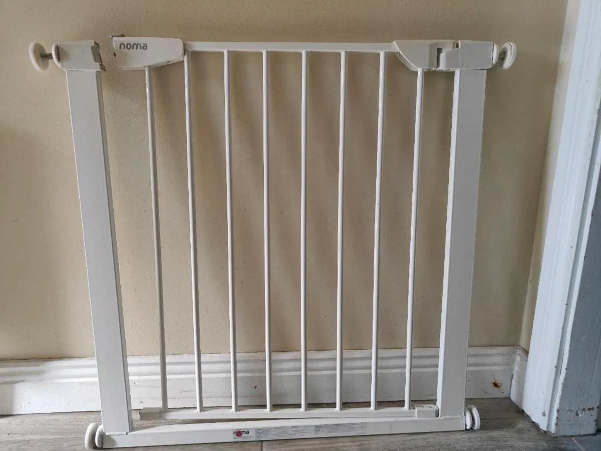 Noma pressure fit stair gate - Image 3