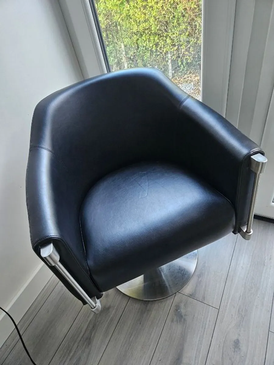 Hairdressers/beauticians chair. - Image 2