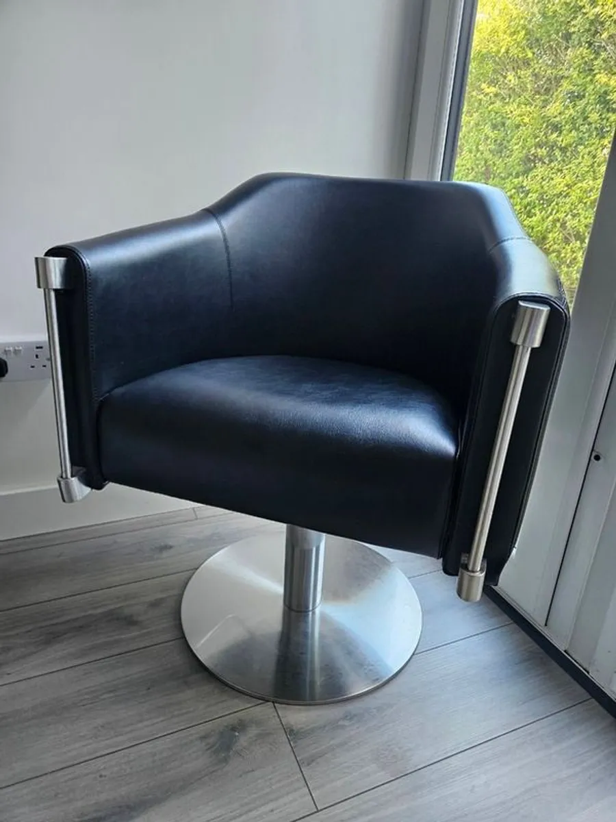 Hairdressers/beauticians chair. - Image 4