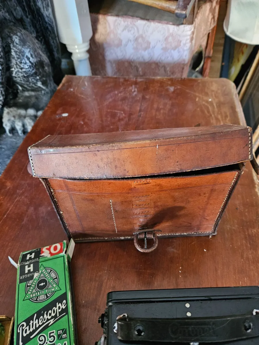 Vintage Coronet Camera in Case - Image 4