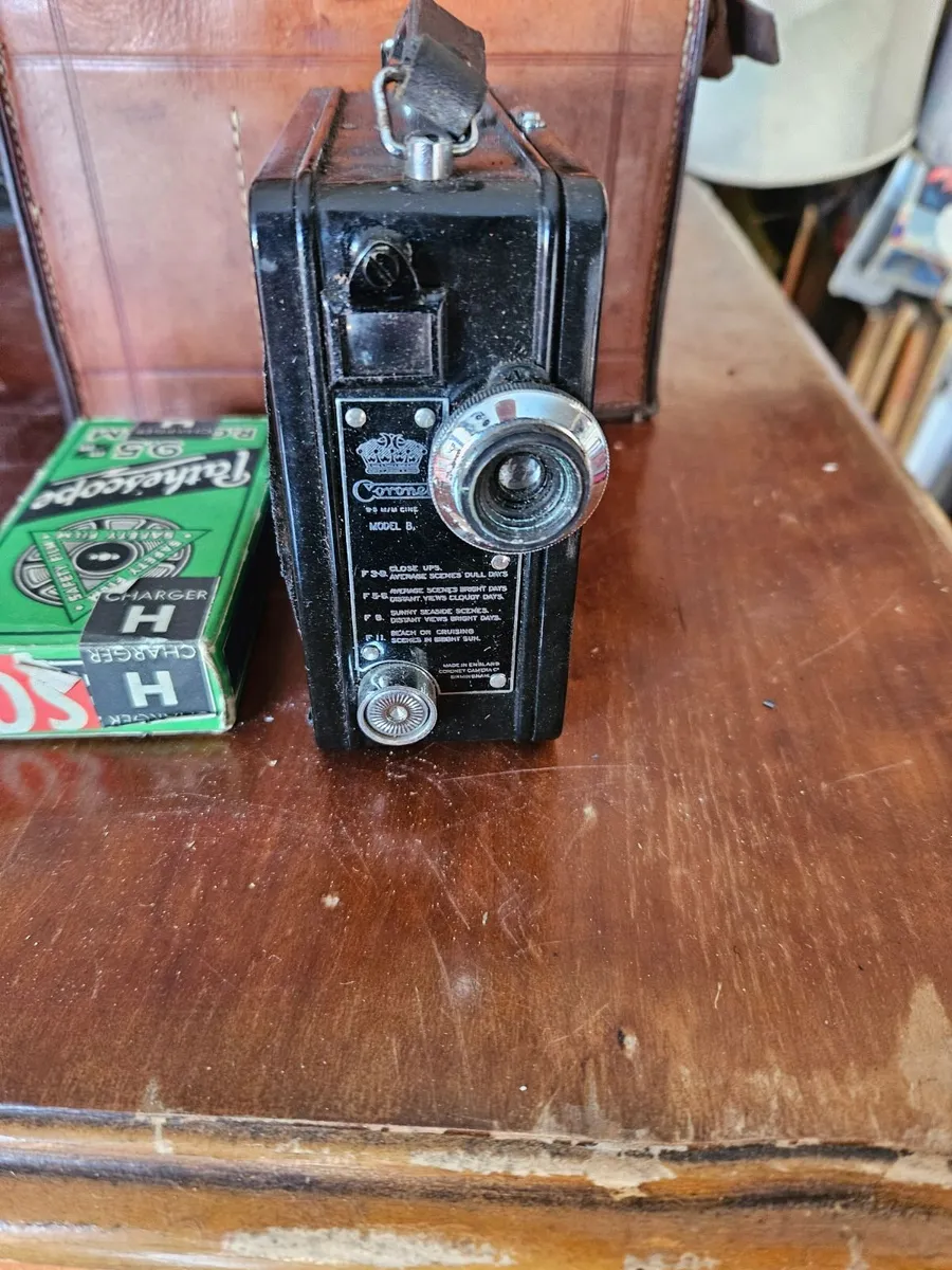 Vintage Coronet Camera in Case - Image 3