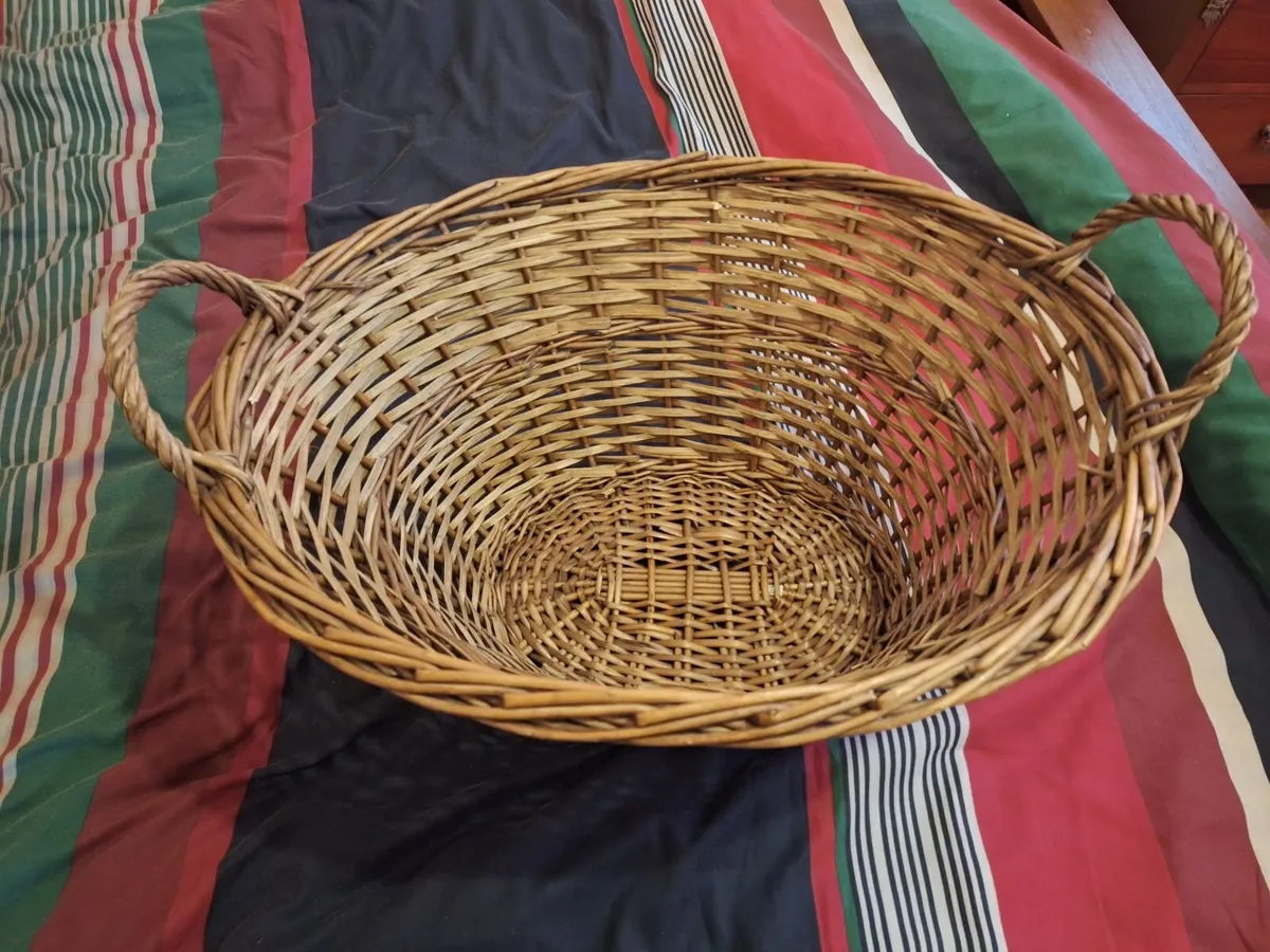 Vintage woven wicker turf basket - Image 1