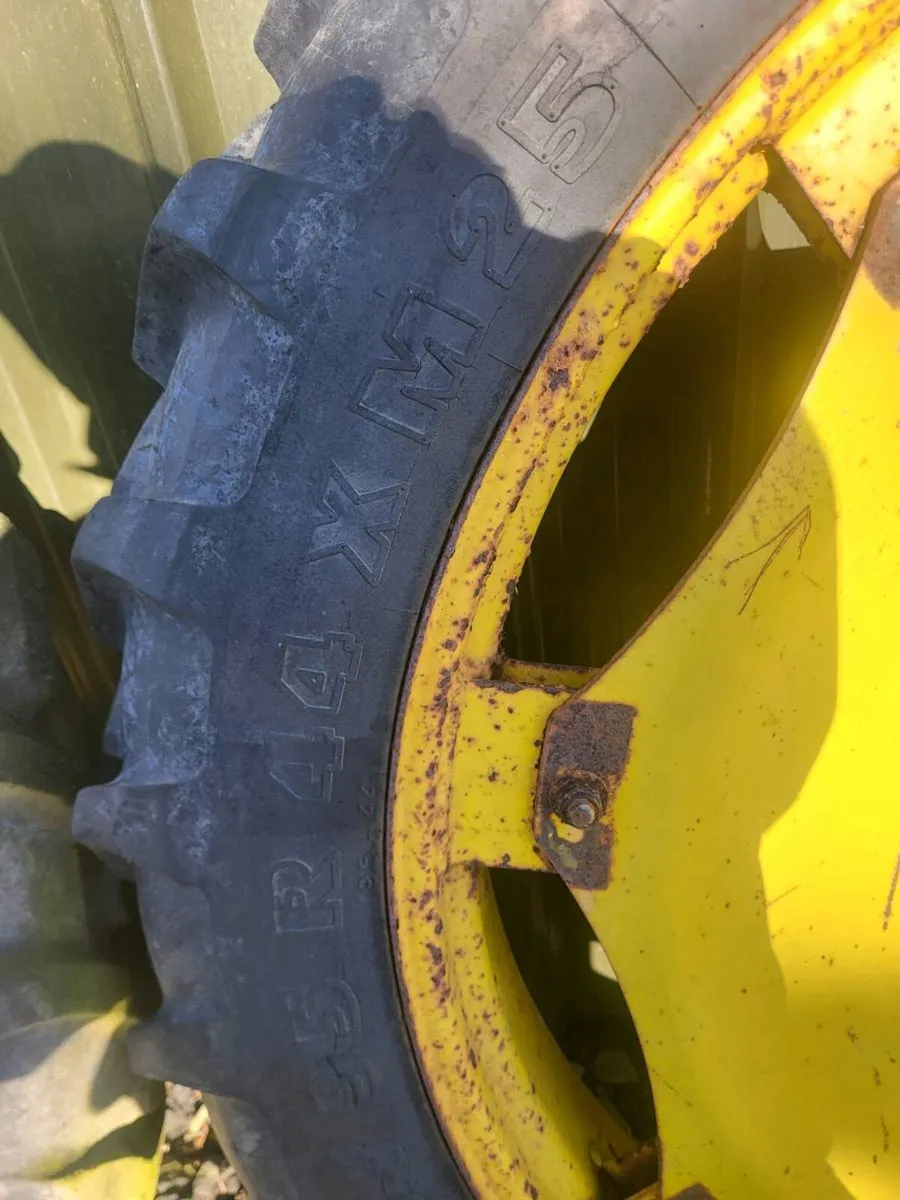 John Deere Row Crop Wheels 230/95 R44 - Image 3