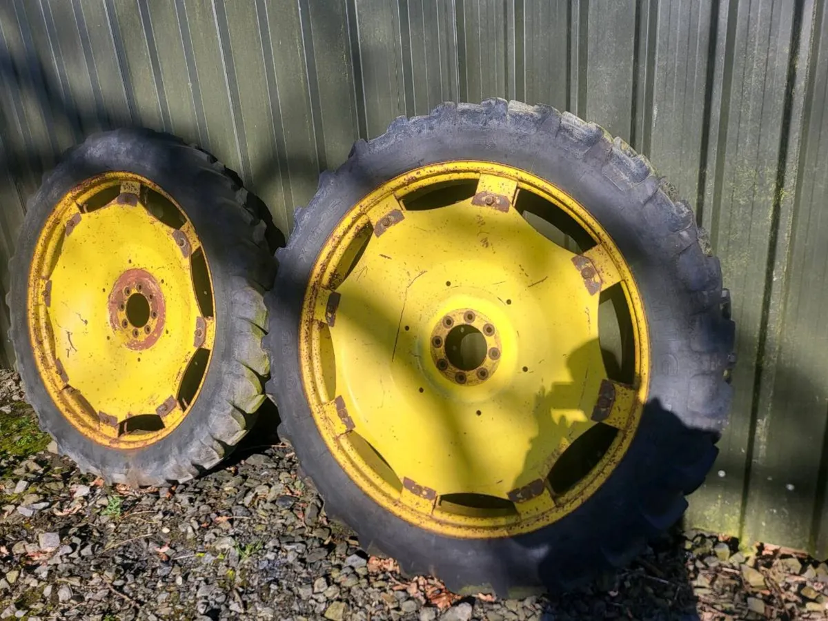 John Deere Row Crop Wheels 230/95 R44 - Image 1