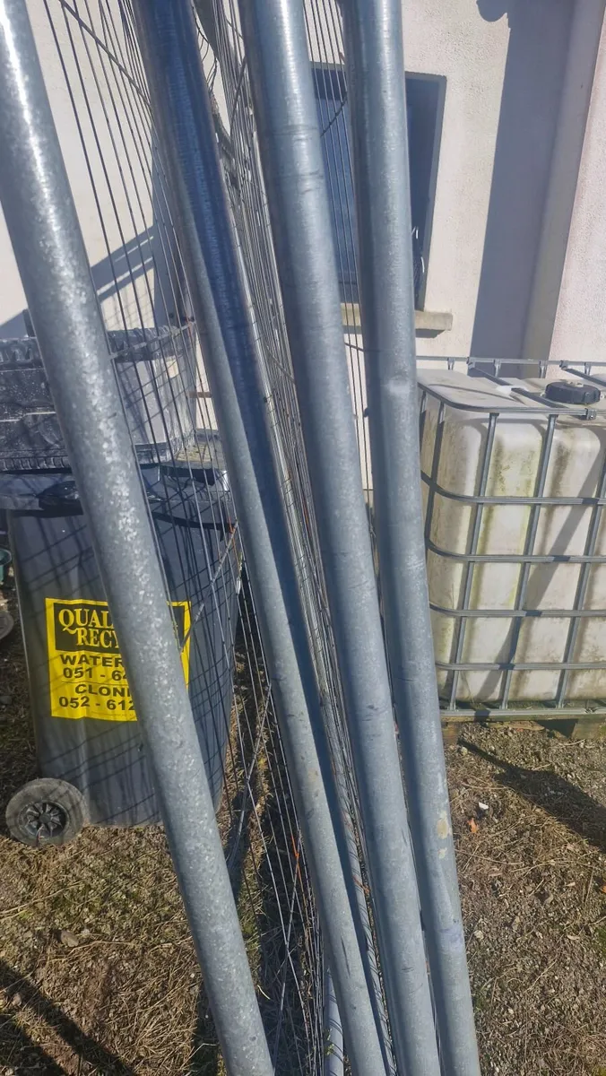 ICB tank and 4 sections of harris fencing - Image 2