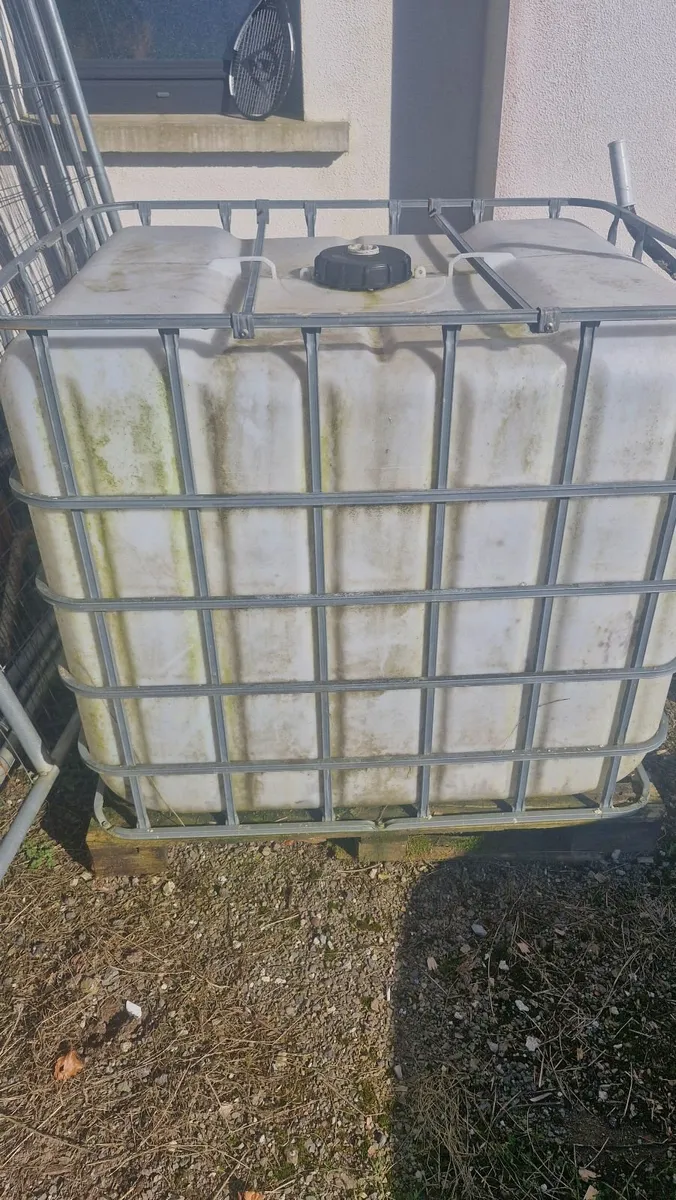 ICB tank and 4 sections of harris fencing - Image 3