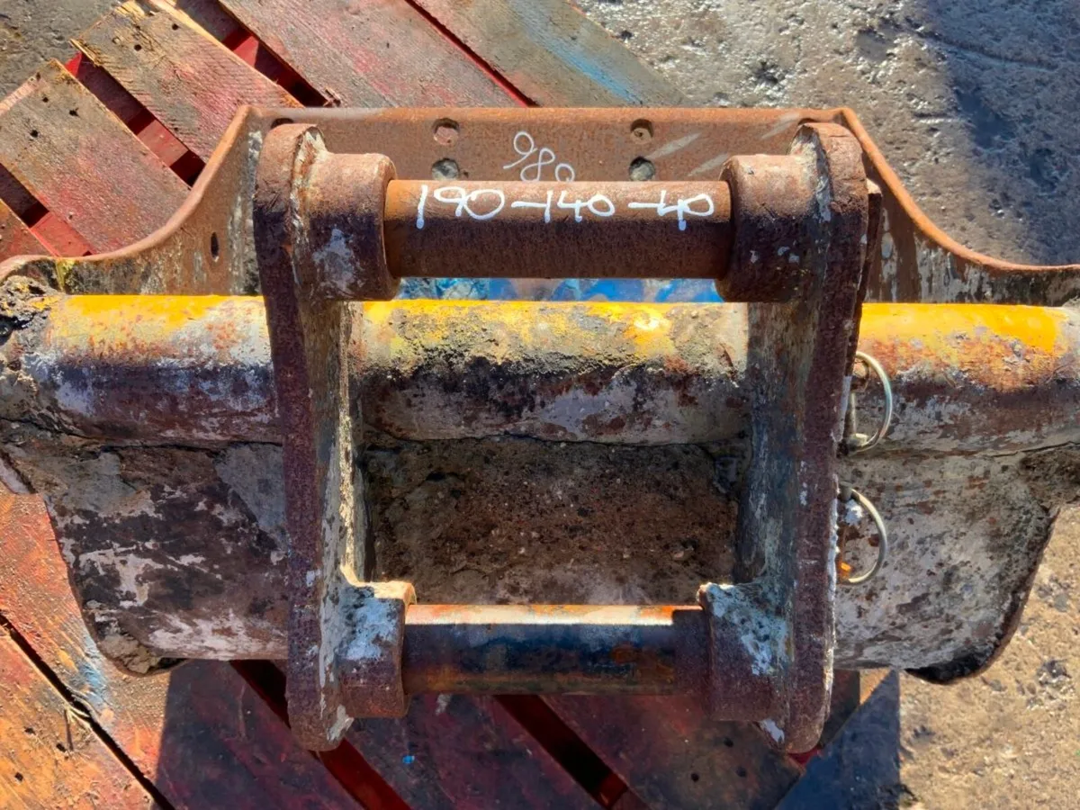 24" MINI DIGGER BUCKET......40mm PINS........686. - Image 4