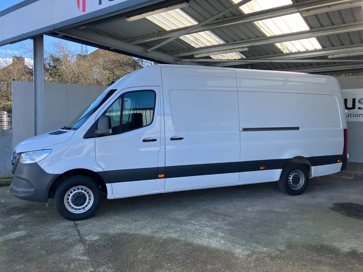 Mercedes-Benz Sprinter 2021 - Image 2