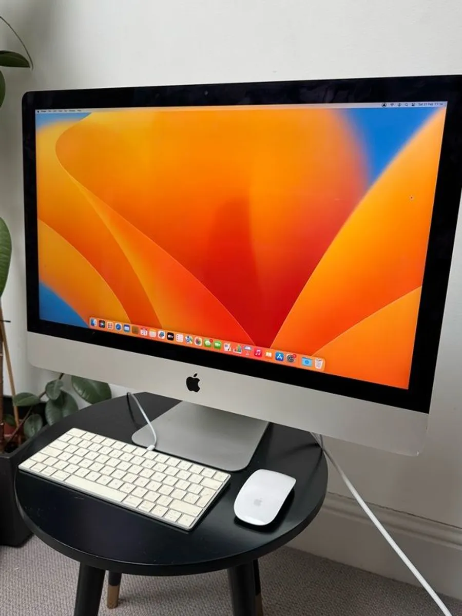 Lowest price. 2019 27-inch iMac excellent condition with Magic Mouse and keyboard Excellent Condition - Image 2