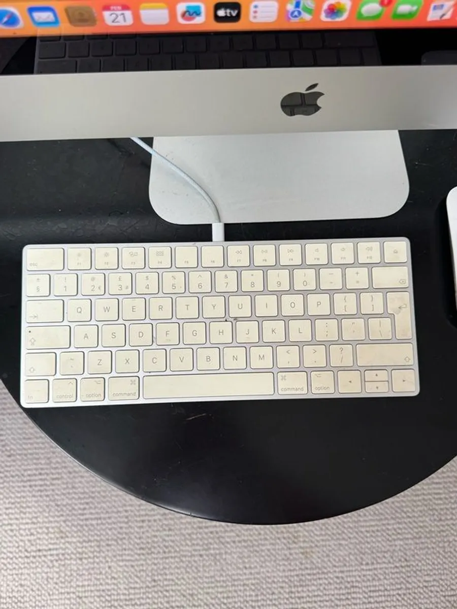 Lowest price. 2019 27-inch iMac excellent condition with Magic Mouse and keyboard Excellent Condition - Image 4