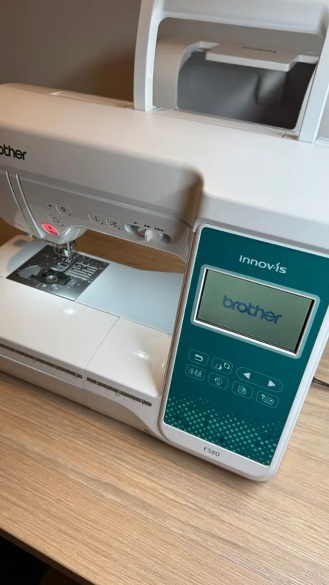 Brother Innov-is F580 Sewing Machine ( like new) - Image 2