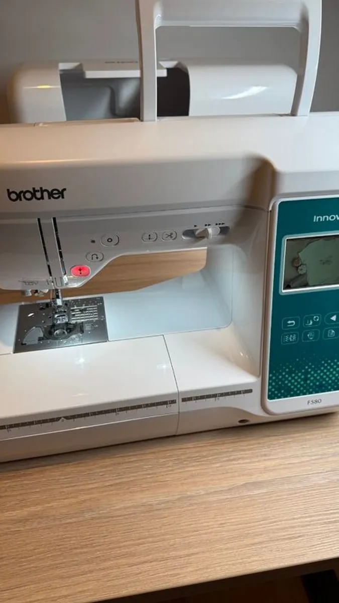 Brother Innov-is F580 Sewing Machine ( like new) - Image 3