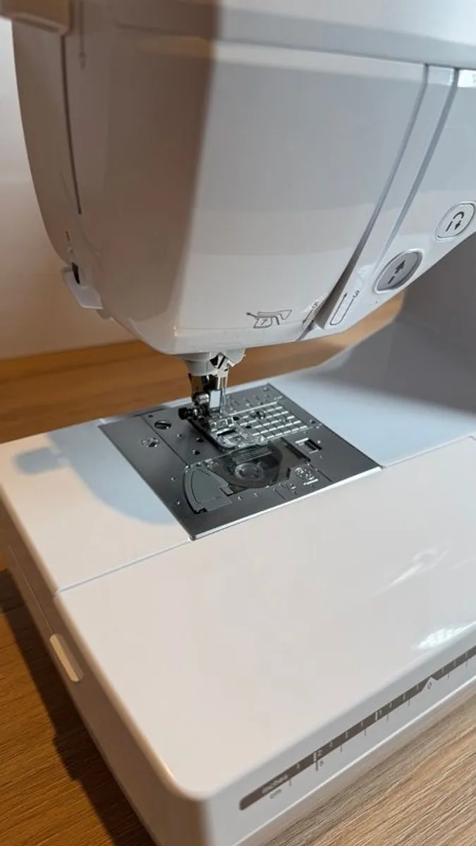 Brother Innov-is F580 Sewing Machine ( like new) - Image 4