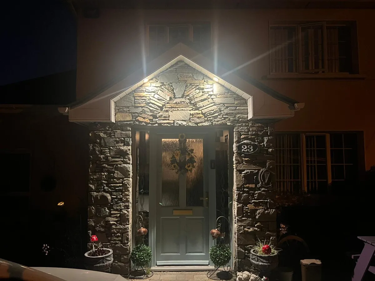 Outdoor lights and sockets - Image 3