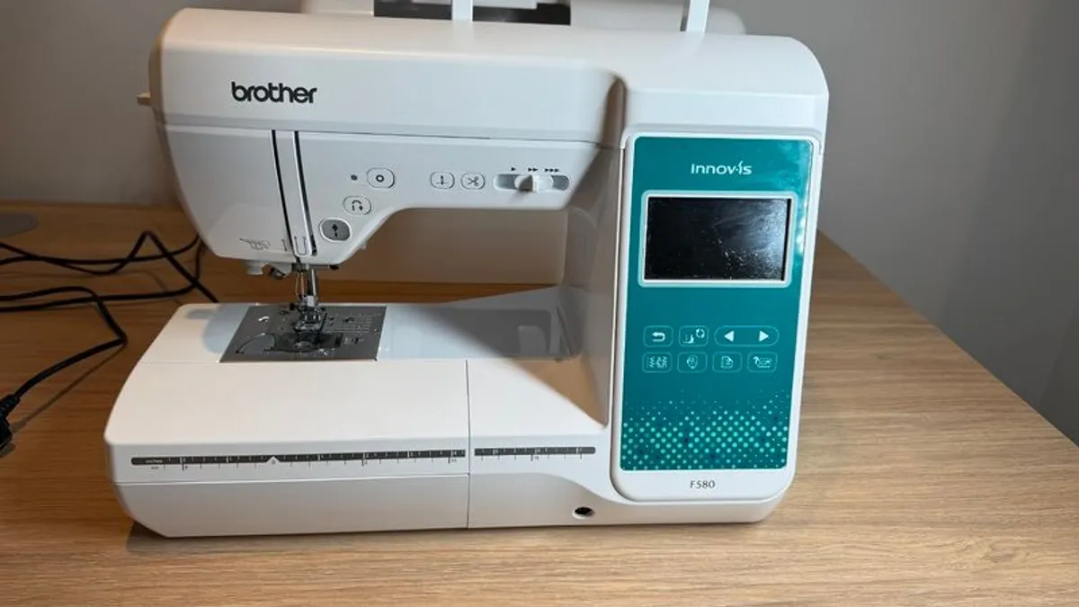 Brother Innov-is F580 Sewing Machine ( like new) - Image 1