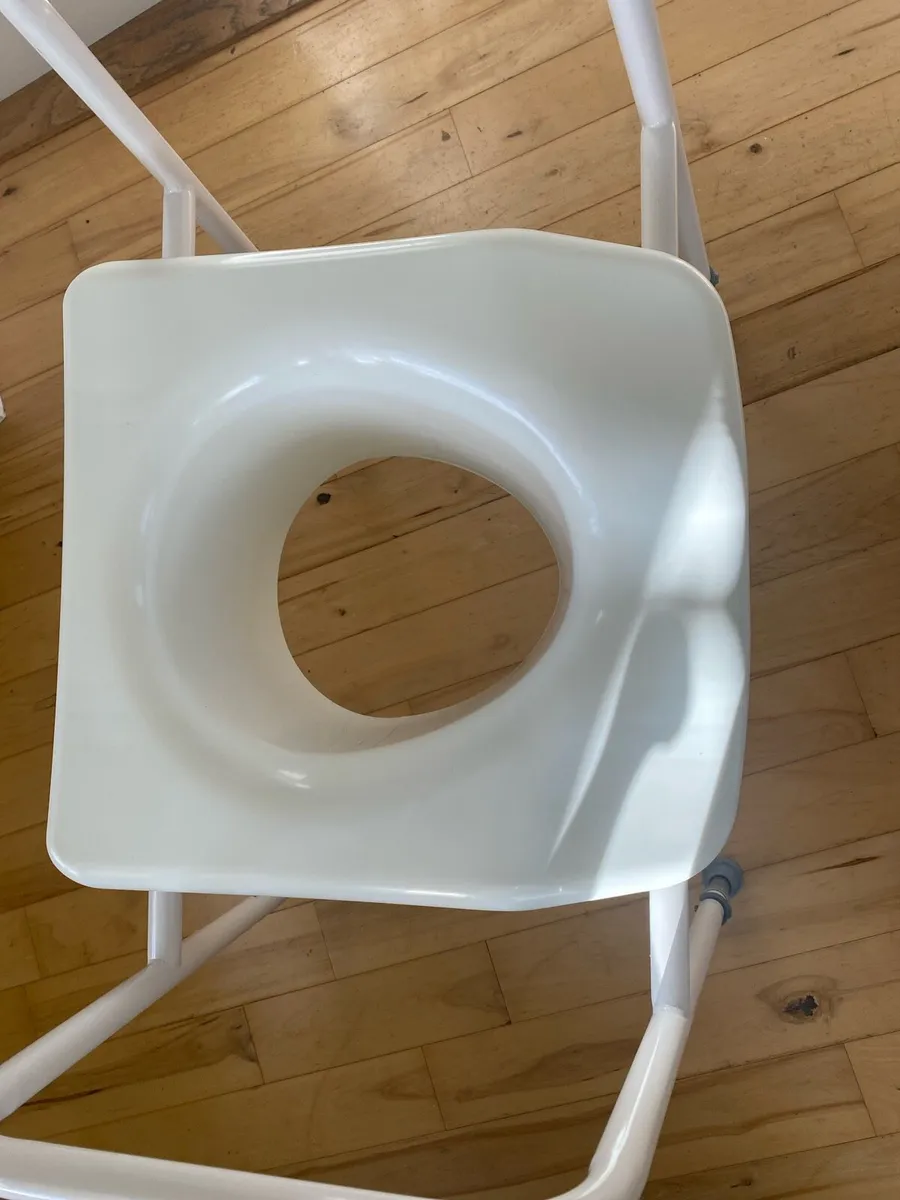 Adjustable toilet seat - Image 3