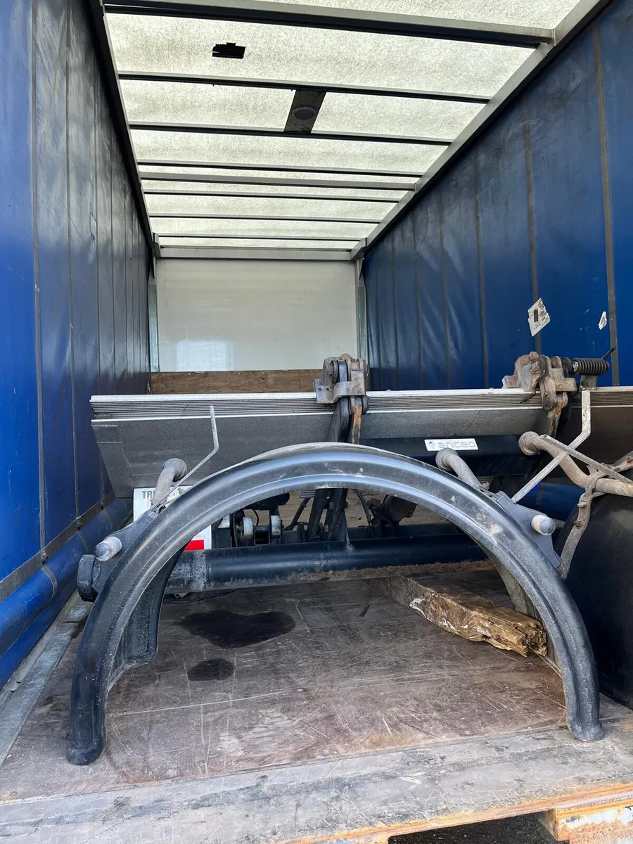 2021 Curtainside Body - Image 4