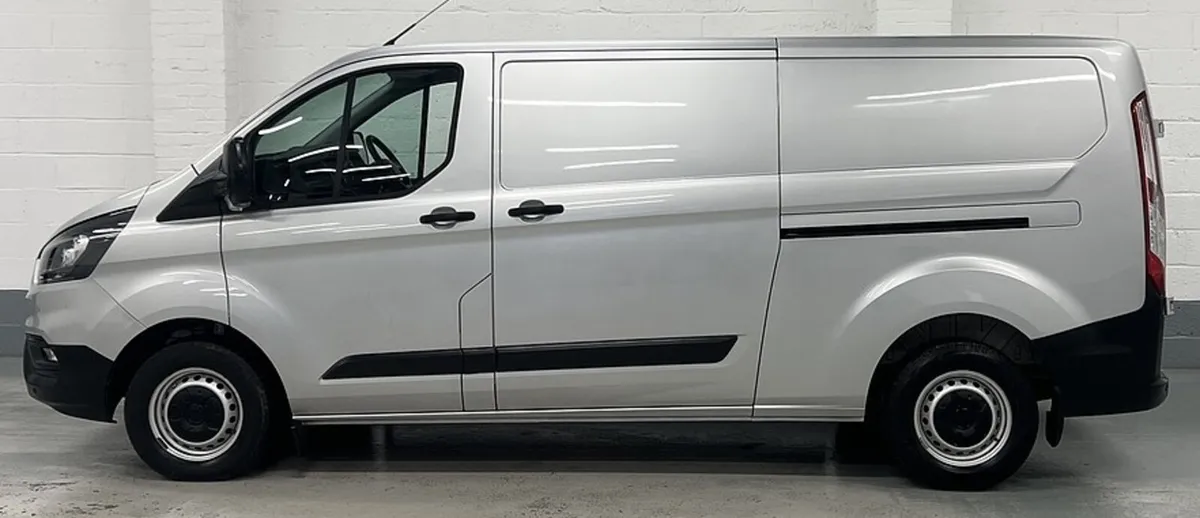 2023 Ford Transit Custom Panel Van - Image 4