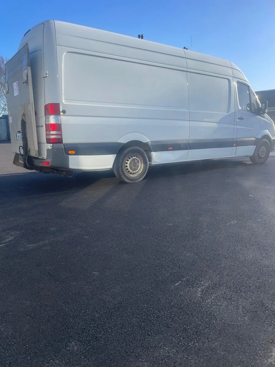 2014 Mercedes Sprinter - Image 2