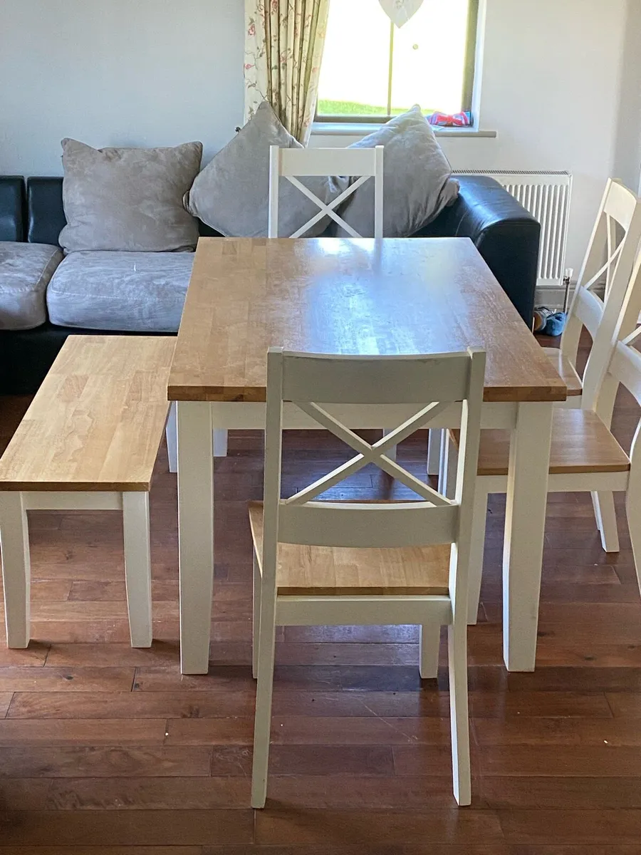 Table and chairs - Image 3