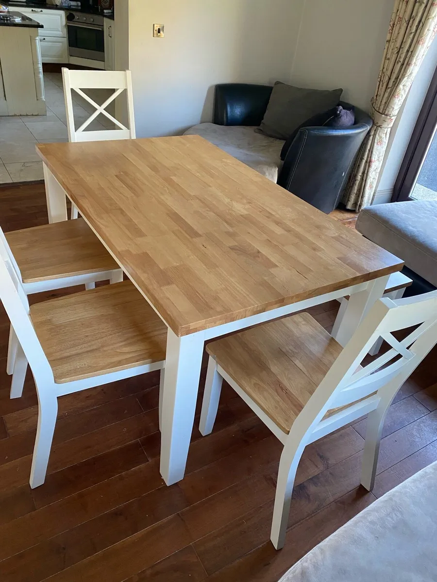 Table and chairs - Image 2